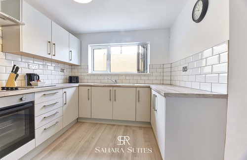Blyth House | Upto 20% OFF - Modern 5BR Contractor Stay -Parking