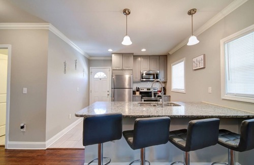 Villa Heights House | Uptown Charlotte 2BR Getaway