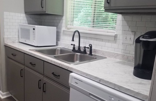 Greenwood Apartment | Uptown Near Self Regional Hospital and Lander Univnn
