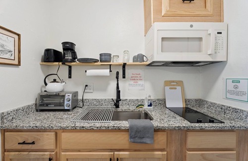 Central Oklahoma City House | Uptown OKC Studio | $1500/month | Kitchenette + Queen Bed