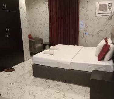 Uyo Hotel | Uranus House