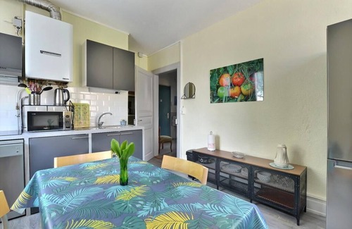 Riedisheim Apartment | "Urbaine Colors" Bright and colorful apartment "Les Péri-Urbaines" (Peri-urban apartment)