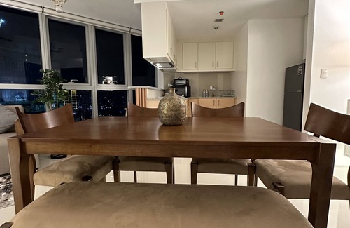 Pembo Condo | Urban 2BR Elegance: Your City Escape in BGC!