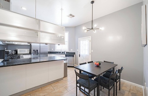 Davis Tract House | Urban 3BR 7-mins to Oakland Airport