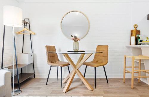 Victoria Park Apartment | Urban Chic Studio By 'the Strip'