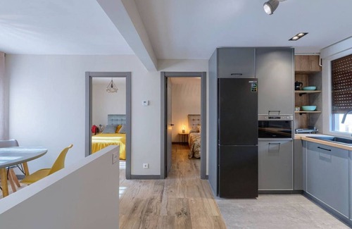 Uribarri Apartment | Urban design apartment by the urban hosts