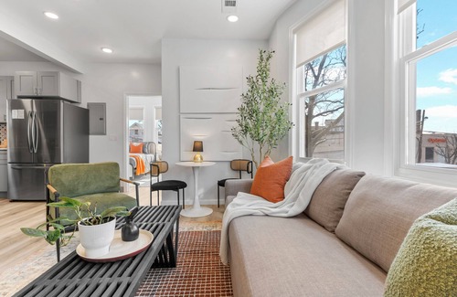 Constable Hook House | Urban Duplex Home w/Parking 20 mins from NYC, Times Square, Penn Station