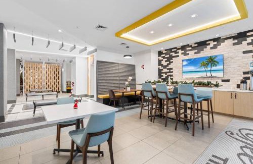 Hackensack River Waterfront Apartment | Urban Elegance: 20 Minutes to NYC (Gym, Laundry)