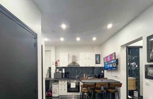 Plaisance Apartment | Urban Flat 189 - Atelier Montparnasse Vuitton