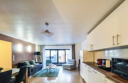 Quartier du Faubourg-Montmartre Apartment | Urban Flat 194 - Spacious 3 Bedroom Montmartre