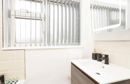 Cradley Apartment | Urban Gem