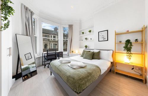 Ferndale Apartment | Urban Hideaway, Private Garden, 2 Mins to Station