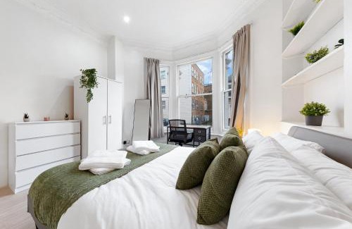 Ferndale Apartment | Urban Hideaway, Private Garden, 2 Mins to Station