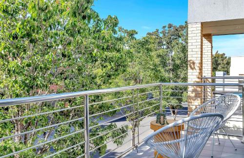 Mawson Lakes House | Urban Junction - Walk to Mawson Lakes Dining & Shops