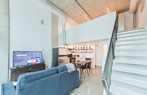 East Village Condo | Urban Loft | 5 Mins to Saddledome | Heated Parking | Sofa Bed