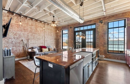 Perryville Apartment | Urban Loft #7 BLUE · Downtown Urban Loft above Restaurants & Boutiques