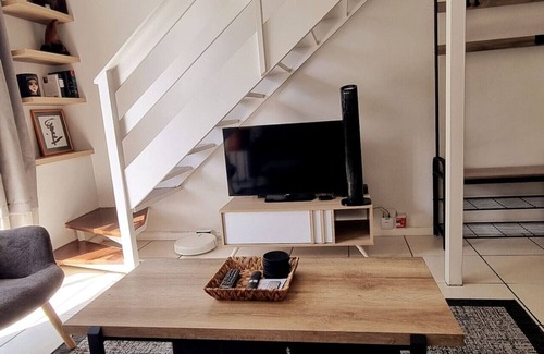 Plumstead Apartment | Urban Loft (Backup power for Wi-Fi)