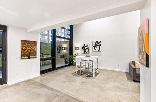 Downtown Apartment | Urban Loft, Redmond Core - 92 Walkscore!