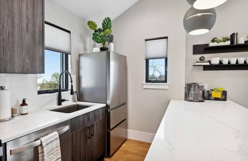 Superior House | Urban Modern Guest House