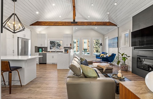 Crescent Heights House | Urban Nest near the Bow River Sleeps 4