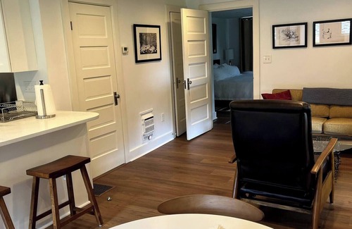 Edgewood Apartment | Urban Oasis Carriage House US OPEN