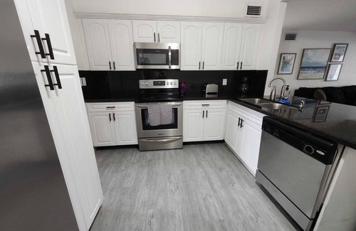 Coral Terrace Apartment | Urban Oasis Getaway 2BR Apartment