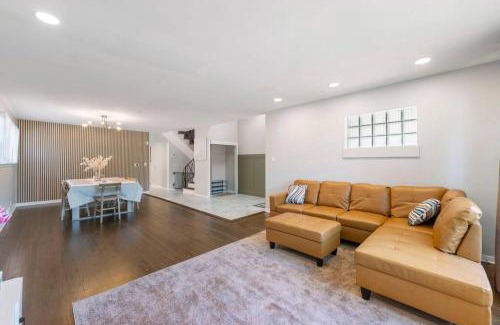 Skokie House | Urban Oasis - Kid Friendly - Quiet Street