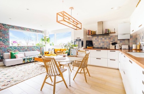 Whitechapel Apartment | Urban RainforEast near Brick Lane E1