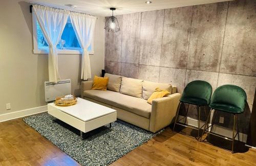 Saint-Hubert Apartment | Urban Retreat - 2 Bedroom, 3 Beds, 6 Guests, Free Parking