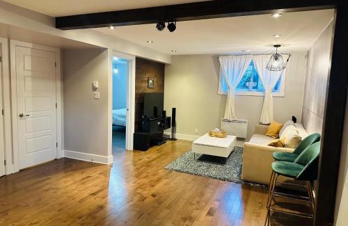Saint-Hubert Apartment | Urban Retreat - 2 Bedroom, 3 Beds, 6 Guests, Free Parking