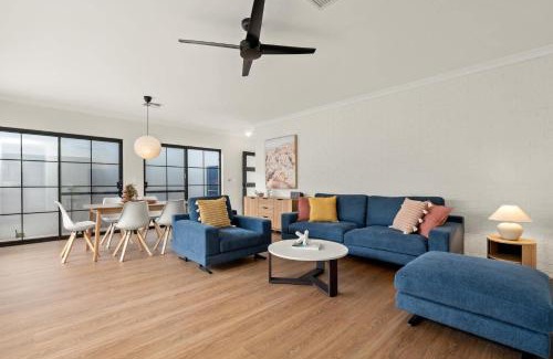 Canning Vale House | Urban Retreat Canning Villa
