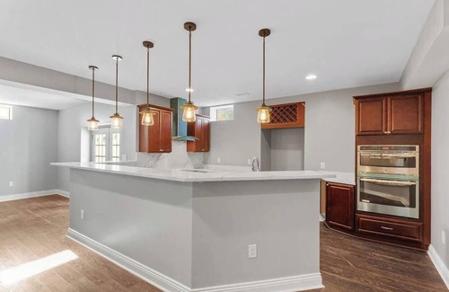 Brambleton House | Urban Retreat Luxurious and Spacious home 6BR/Movie Theatre/Gym