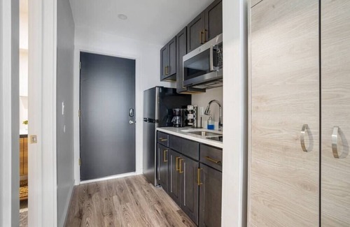 Middletown Apartment | Urban Studio Perfect for Solo or Couples Travel