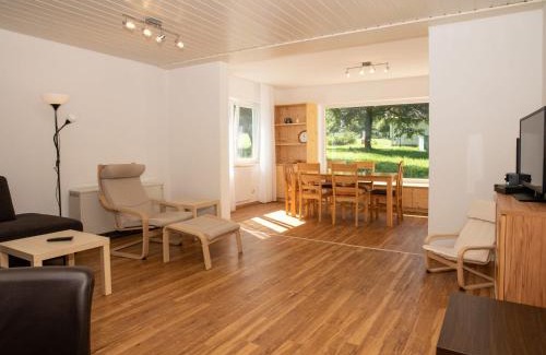 Reichenbach House | Urbane Holiday Home near Lake