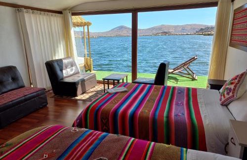 Puno Cabin | Uros Aruma Uro Lodge