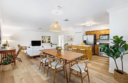 Hendricks and Venice Isles Apartment | Apartment ∙ 2 bedrooms ∙ 5 guests
