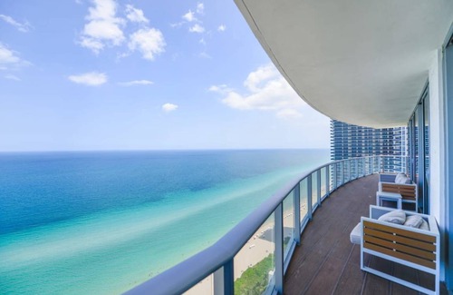 Hollywood South Central Beach Apartment | 163 m² Apartment ∙ 3 bedrooms ∙ 8 guests