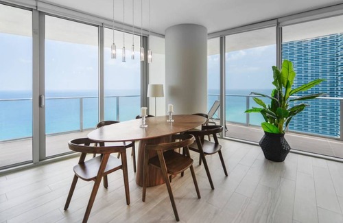 Hollywood South Central Beach Apartment | 163 m² Apartment ∙ 3 bedrooms ∙ 8 guests