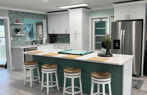 Burnt Store House | Entire home in Matlacha Isles-Matlacha, Floridan4 guests 2 bedrooms 3 beds