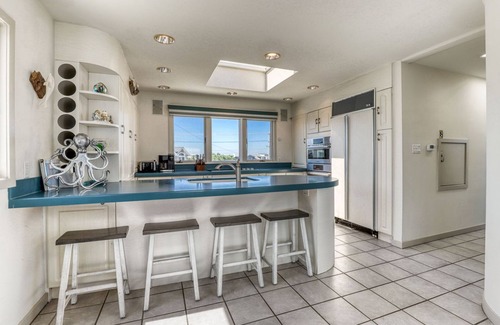 North Beach House | Luxury Home (smoke & pet free),Spectacular Ocean Views, 2nd back, guarded beach