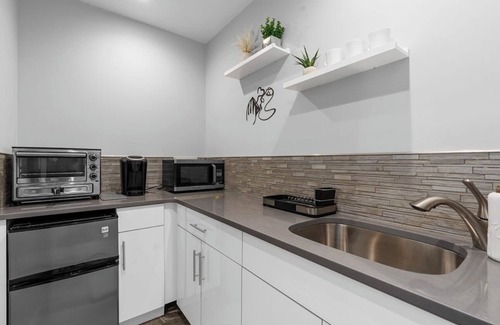 Queens House | US Open Private, Comfy Suite w Parking-Bayside, Queens
