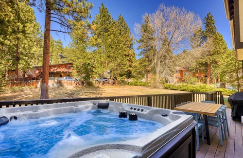 Round Hill Village House | 317 m² House ∙ 6 bedrooms ∙ 10 guests