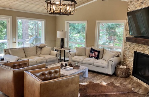Round Hill Village House | 266 m² House ∙ 5 bedrooms ∙ 8 guests