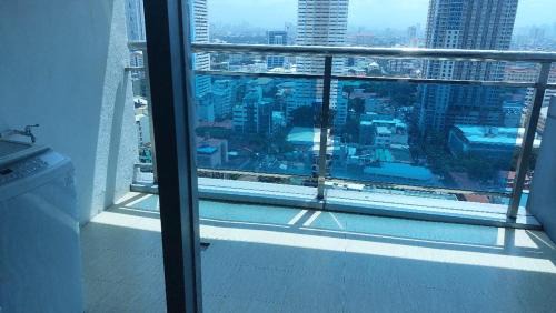 Ermita Apartment | USA embassy front suite Pearl of the Orient