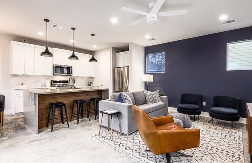 Chestnut House | UT Football Fave - Minutes to Airport + Downtown!