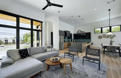 Riverside House | UT Football Fave - Pool + Hot Tub, Tulum Inspired!