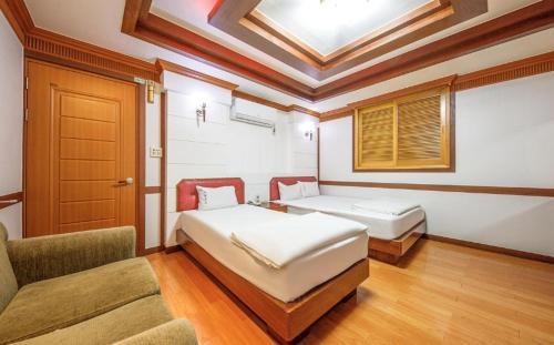 Gumi Hotel | Utopia Hotel