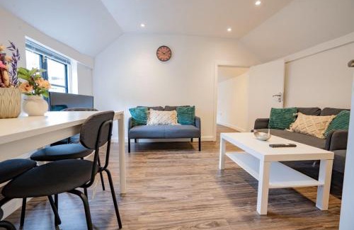 Uxbridge South Apartment | Uxbridge Retreat 2 bed flat