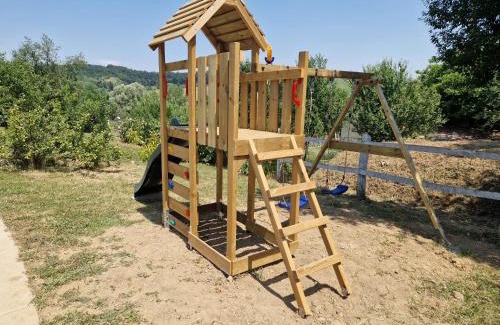 Komlo Apartment | VándorLÓ Vendégház
