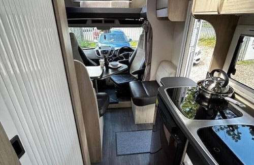 Gooshays House | Vaaroom London Explorers' Pod